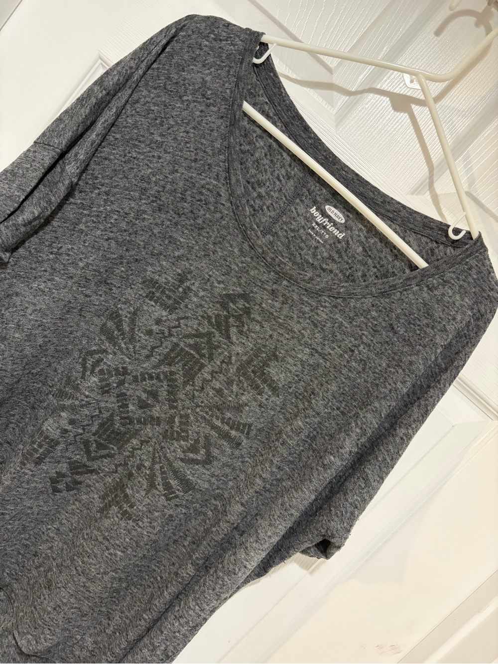 OLD NAVY Boyfriend Linen Blend Heathered Gray Short Sleeve Tee w/ Tonal Graphic